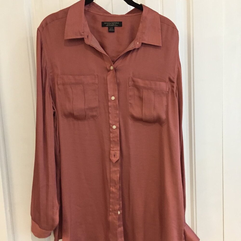 Banana Republic deep coral size L excellent used condition loose fitting shirt